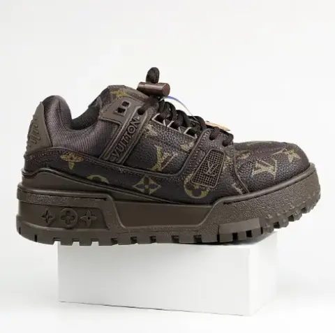 LV Trainers Black-White option 30