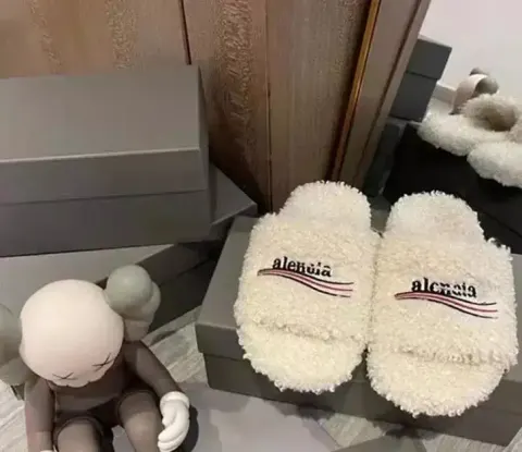 Balenciaga Fur Slides option white