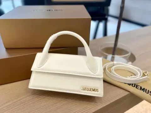 Jacquemus Handbag option White messenger bag 22cm with box