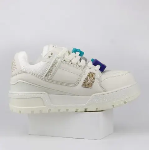 LV Trainers Black-White option 28