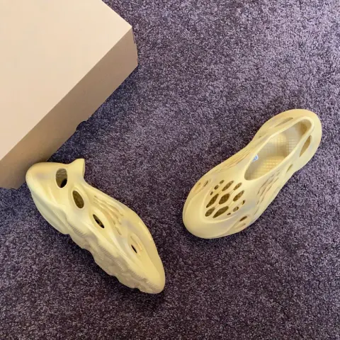 Yeezy Foam RNNR option Desert Sand GV6843