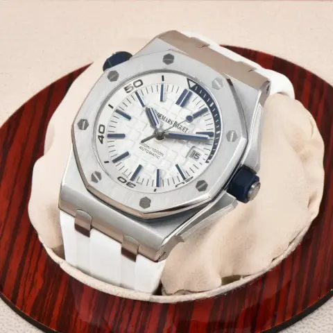 Audemars Piguet Royal Oak Offshore Diver option Silver case – white dial, white strap
