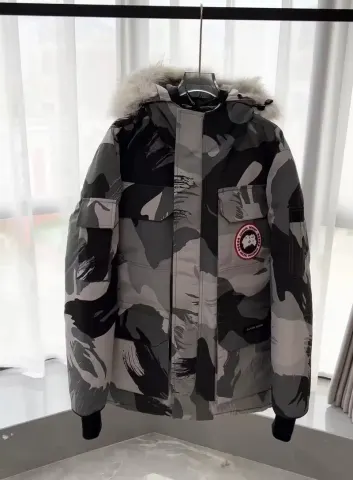 Canada Goose Wyndham Jacket option Grey camouflage