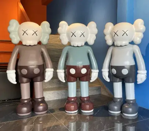 BearBrick 0.8m-1.8m option 2