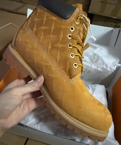 Timberland x Supreme Shoes option 2