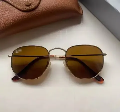 Prada Sunglasses option Paragraph 2 as shown in Figure 4