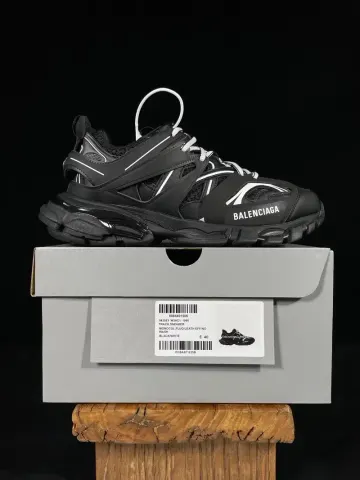 Balenciaga Track Sneakers option Three generations of black and white 11090