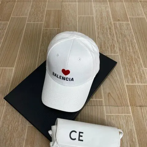 Balenciaga Cap option Love embroidery white