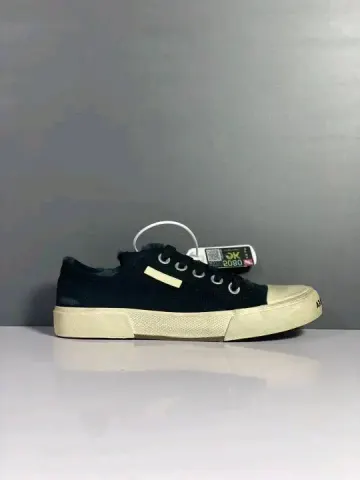 Balenciaga Sneakers option 22