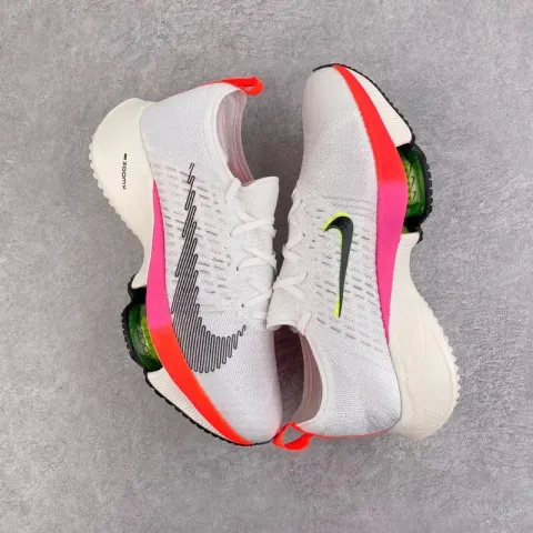 Nike Air ZoomX AlphaFly NEXT% 2 option Pink， white， and black