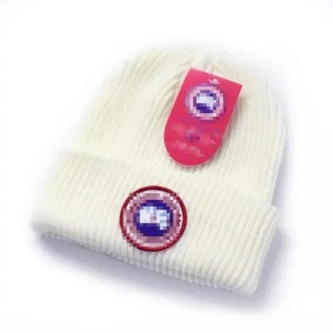 Canada Goose Beanie option milky white