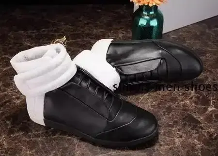 Margiela Shoes option black and white