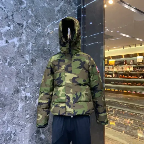 Canada Goose Wyndham Jacket option Green camouflage