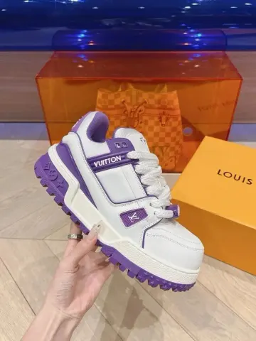 LV Trainers Brown Size option 26