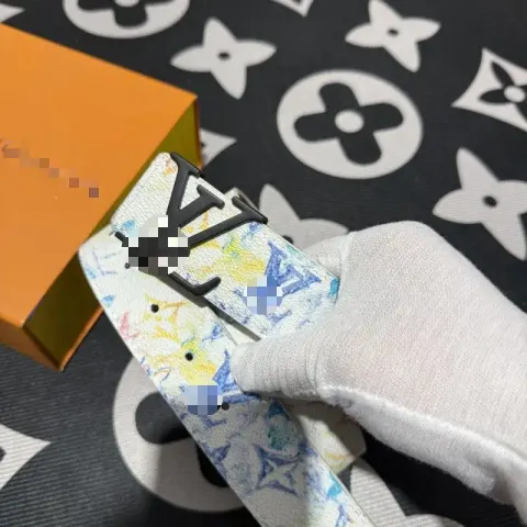 Cheap Budget LV Belt option White graffiti with black buttons [no gift box]