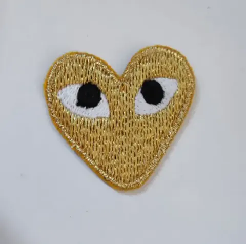 CDG T-Shirts option Two golden hearts