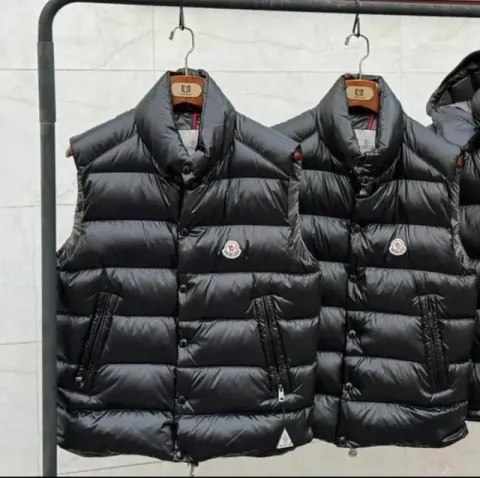 Moncler Vest Black Bormes option black without hat