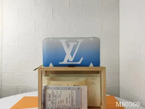 LV Wallet option M80360