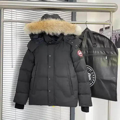 Canada Goose Wyndham Jacket option black