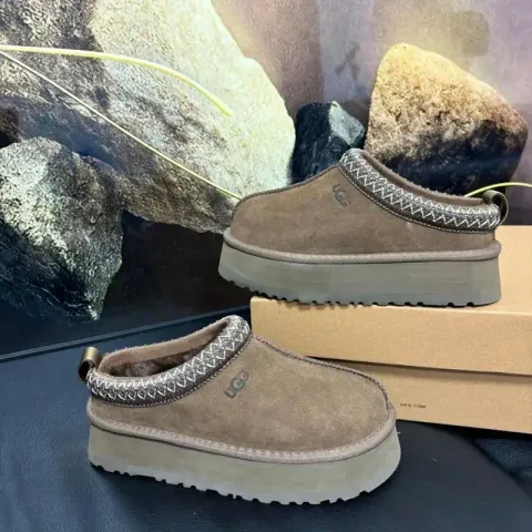 UGG Shoes option 40
