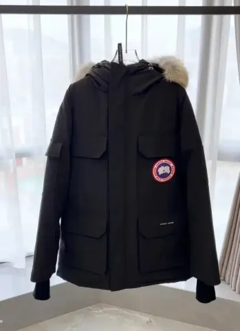 Canada Goose Wyndham Jacket option black