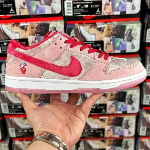Chunky Dunky Shoes option Strangelove x Dunk Valentine's Day CT255
