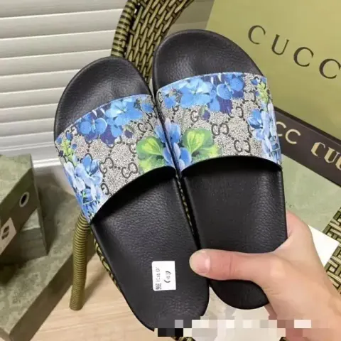 GUCCI Flip Flops option S4