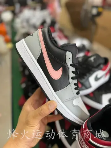 Jordan 1 Low Shoes option White and black powder 553558-062
