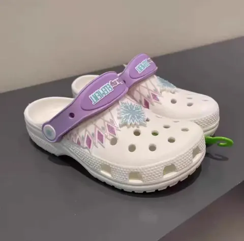 Crocs Minions option Frozen