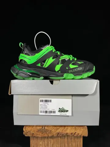 Balenciaga Track Sneakers option Three generations of black luminous green 11035