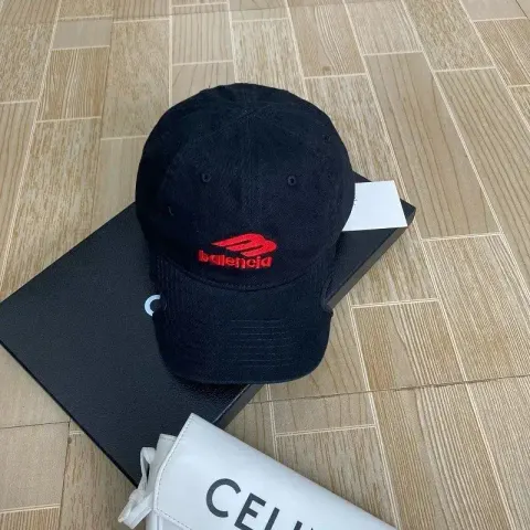 Balenciaga Cap option M red embroidery
