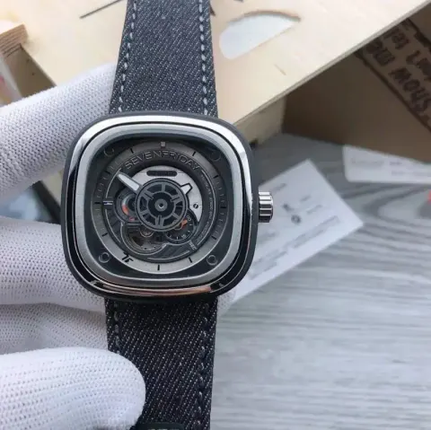 SevenFriday Watch option P1C-02