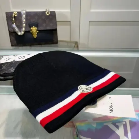 Budget Moncler Beanie option black