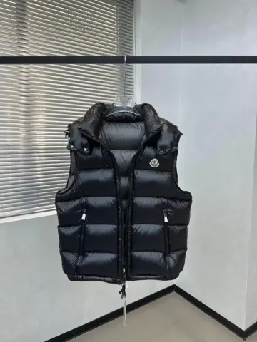 Moncler Vest Black Bormes option Black with a hat