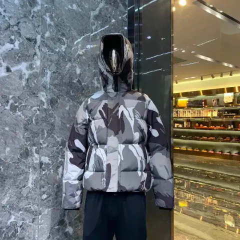 Canada Goose Wyndham Jacket option Black camouflage