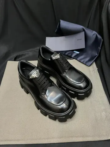 Prada Monolith Patent Leather Lace-Up Shoes option Black )