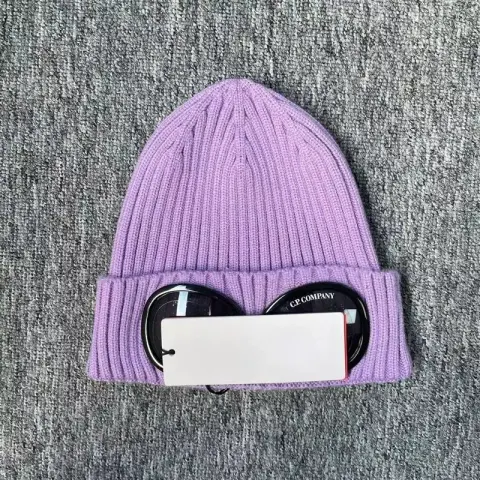 Budget CP Company Beanie option violet