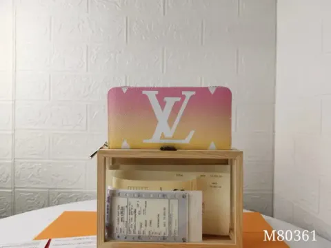 LV Wallet option M80361