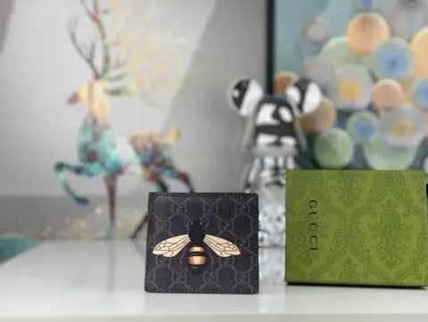 Gucci Wallet option 9