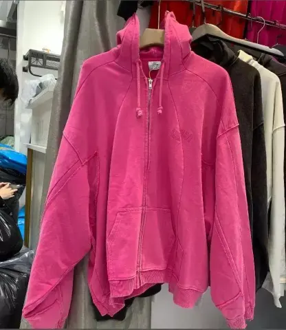 Vetements Fan Hoodie option Red V666