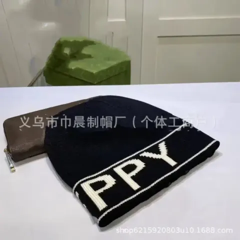 Burberry Beanie option black