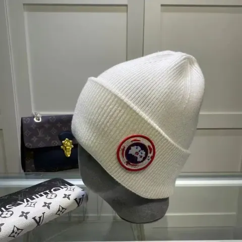 Canada Goose Beanie option white