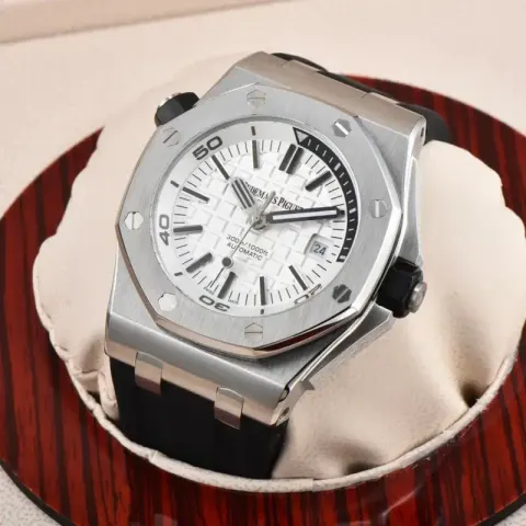 Audemars Piguet Royal Oak Offshore Diver option Silver case – white dial, black strap