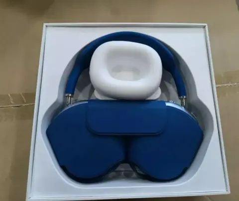 Apple AirPods Max option Light Blue