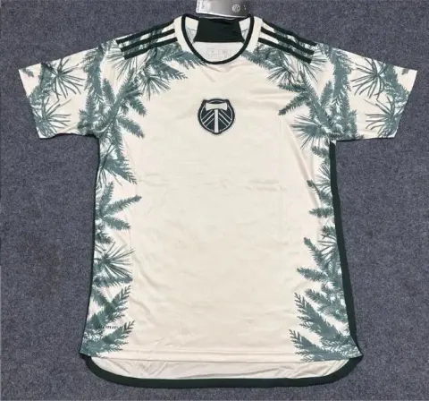 Legia Warszawa 24/25 Away Jersey option Lumberjack
