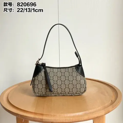 Gucci GG Emblem Bag option Black mini 22*13*1CM