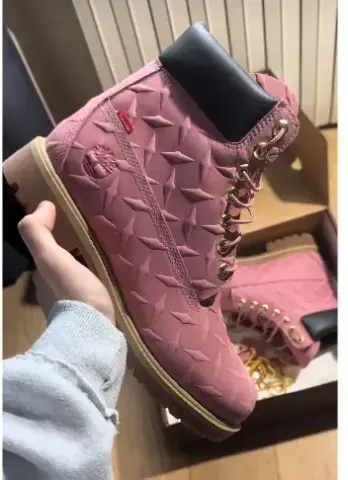 Timberland x Supreme Shoes option 3
