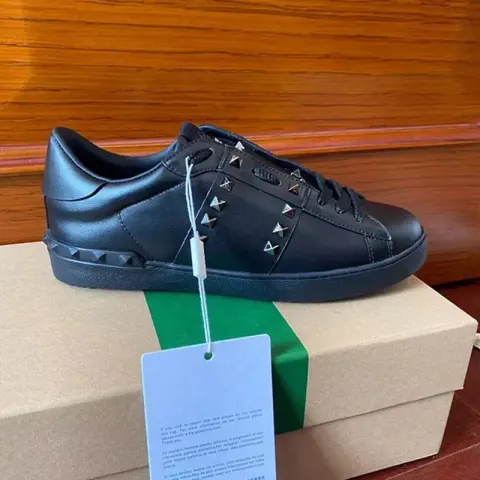 Valentino Garavani Trainers option Black Gold Rivet 21