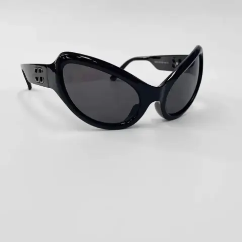 Balenciaga Sunglasses option Black frame， black gray slice