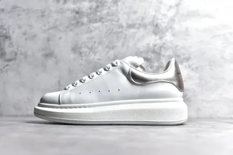 Alexander McQueen Trainers option Golden Tail